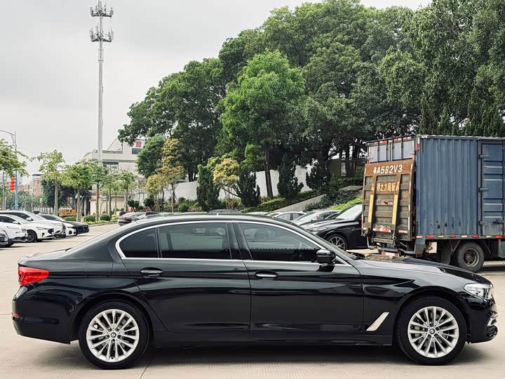 BMW 5-Series 2018 530 Li Leading — фото 12