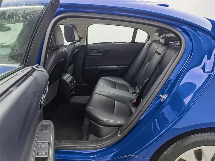 Jaguar XEL 2018 2.0 T 200 PS — фото 15