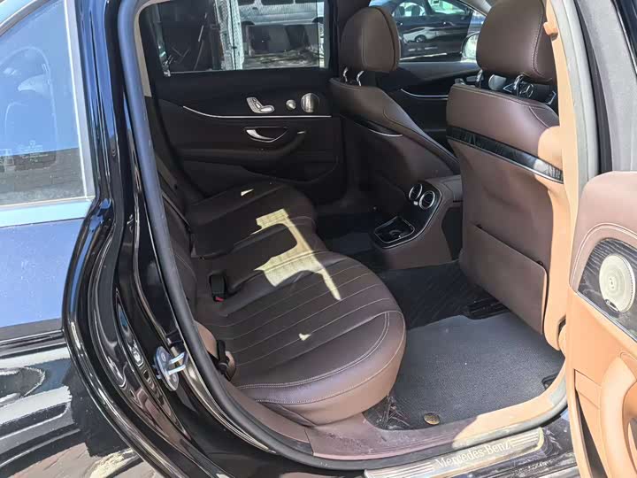 Mercedes-Benz E-Class 2023 E 300 L Luxury — фото 6