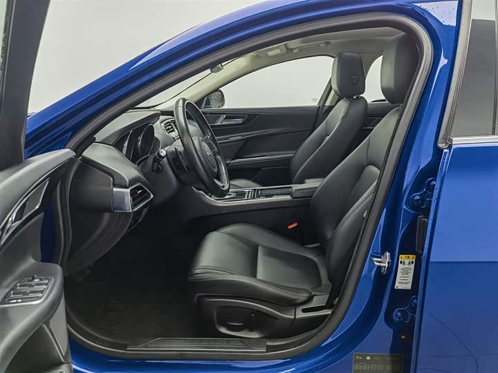 Jaguar XEL 2018 2.0 T 200 PS — фото 10