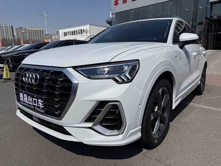 Audi Q3 2022 35 TFSI — фото 1