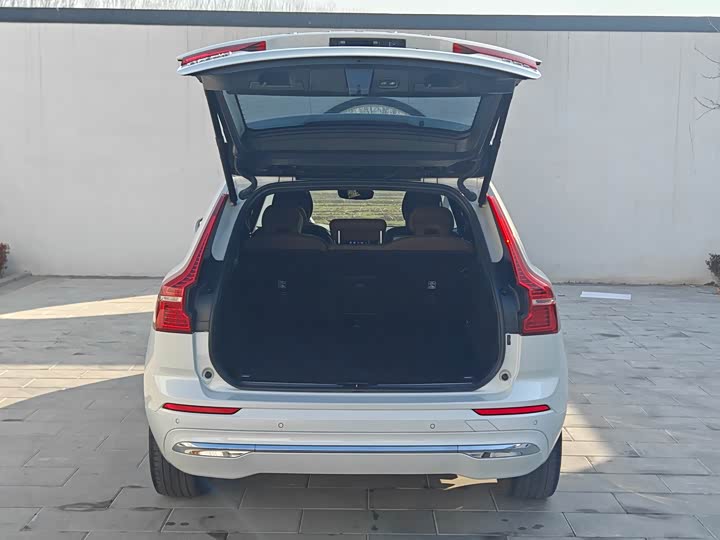 Volvo XC60 2022 B 5 4 WD — фото 24