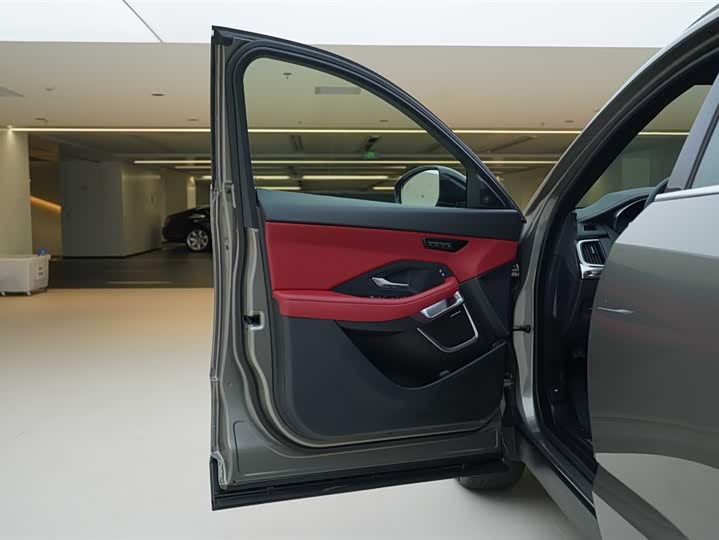 Jaguar E-PACE 2024 R-DYNAMIC S — фото 17