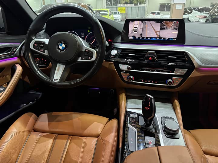 BMW 5-Series 2019 525i M — фото 15
