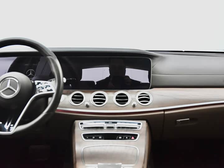 Mercedes-Benz E-Class 2022 E 300 L Luxury — фото 10