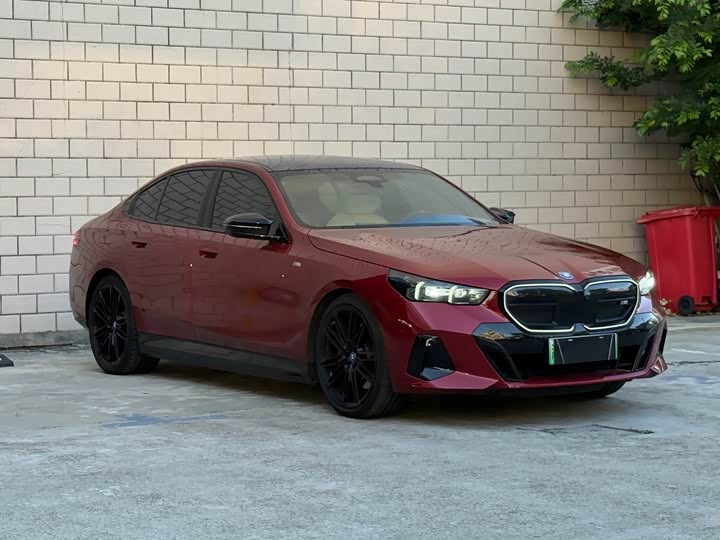 BMW i 5 M 60 2024 x Drive M 60 — фото 3
