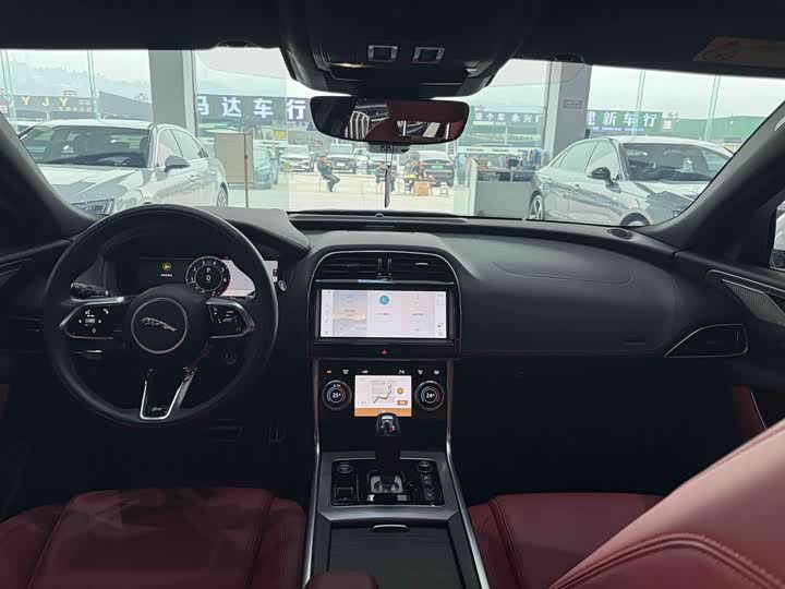 Jaguar XEL 2024 2.0 T 250 PS R-DYNAMIC S — фото 9