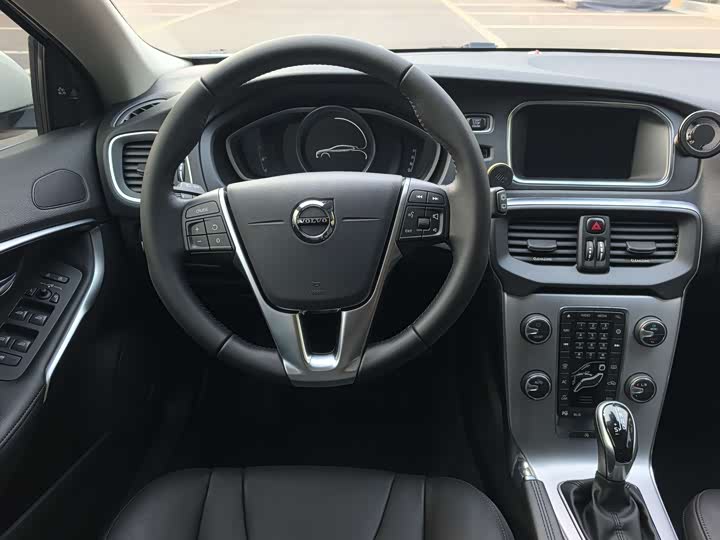 Volvo V40 2017 T 4 — фото 9