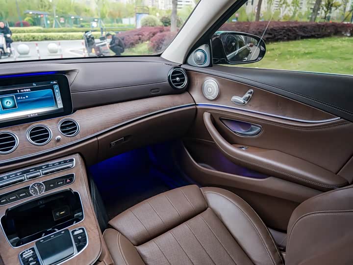 Mercedes-Benz E-Class 2019 E 260 L — фото 12