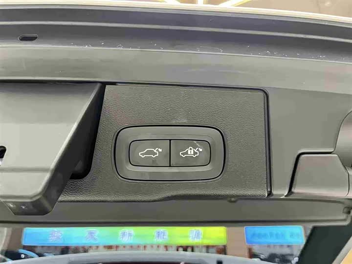 Volvo XC60 Hybrid 2025 Hybrid 4 WD — фото 8