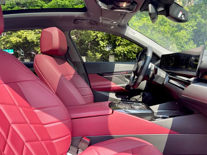 BMW 5-Series 2025 530 Li Leading M — фото 14