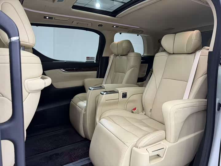 Toyota Vellfire — фото 5