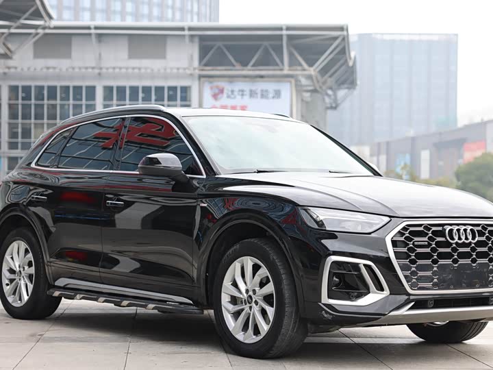 Audi Q5L 2022 40 T — фото 3