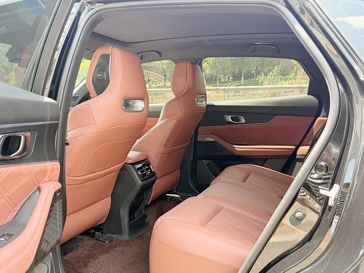 Changan UNI-K 2023 2.0 T 2 WD — фото 6