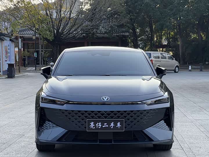 Changan UNI-V 2024 1.5 T Premium — фото 2