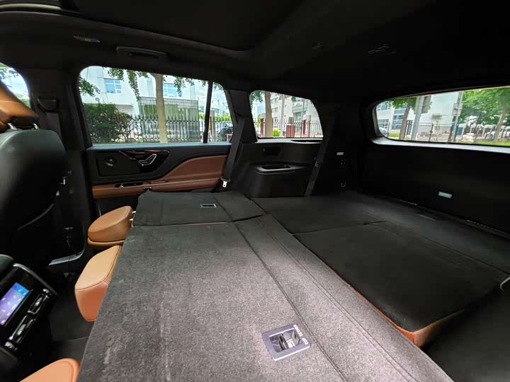 Lincoln Aviator — фото 15