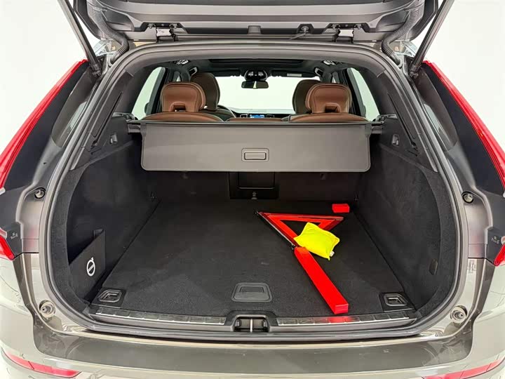 Volvo XC60 2022 B 5 4 WD — фото 14