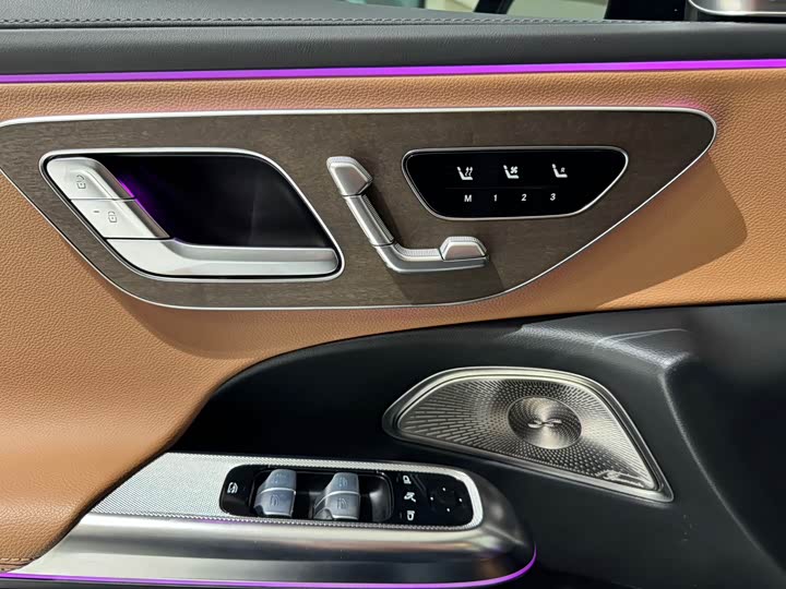 Mercedes-Benz E-Class 2024 E 300 L Luxury — фото 10