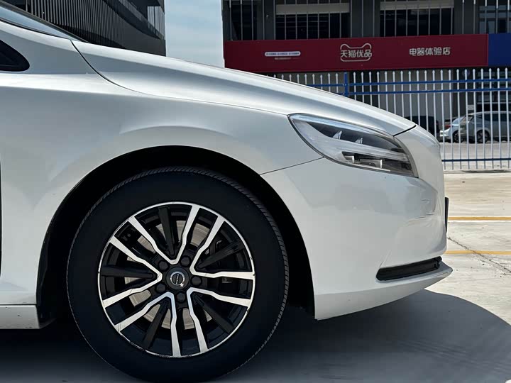 Volvo V40 2017 T 3 — фото 5