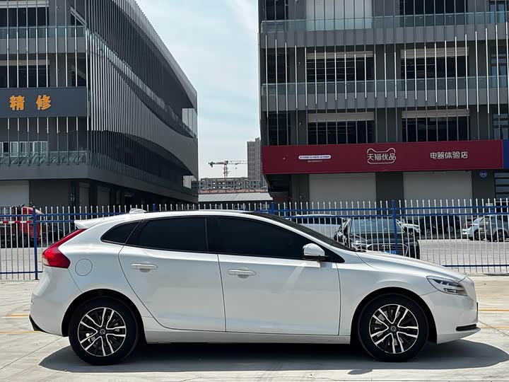 Volvo V40 2017 T 3 — фото 4