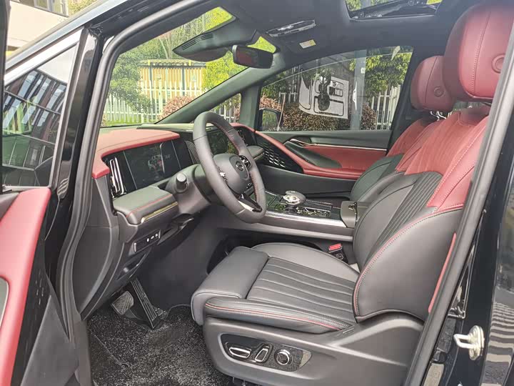 Trumpchi M8 2025 Hybrid — фото 7
