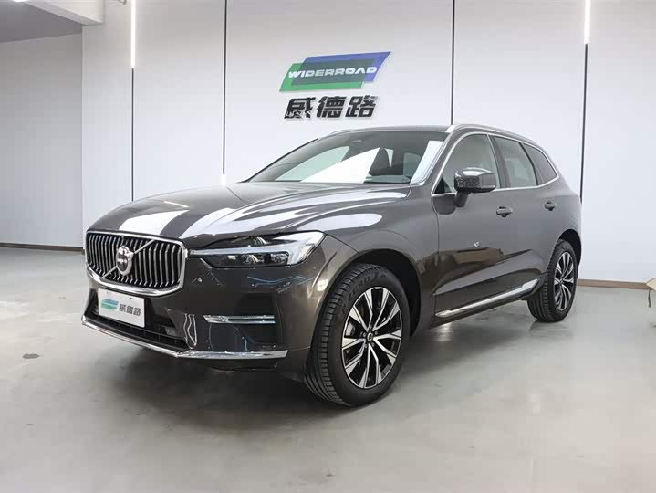 Volvo XC60 2025 B 5 4 WD — фото 1