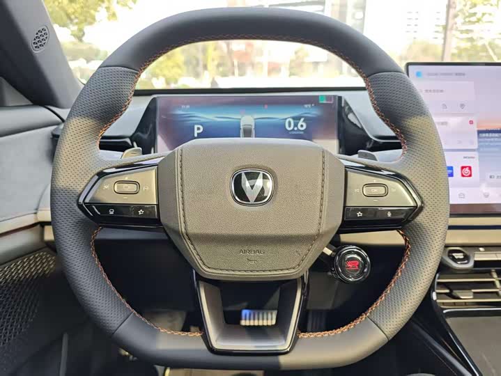 Changan UNI-V 2025 2.0 T — фото 8