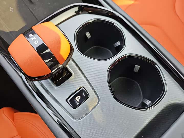 Changan UNI-V 2025 2.0 T — фото 10