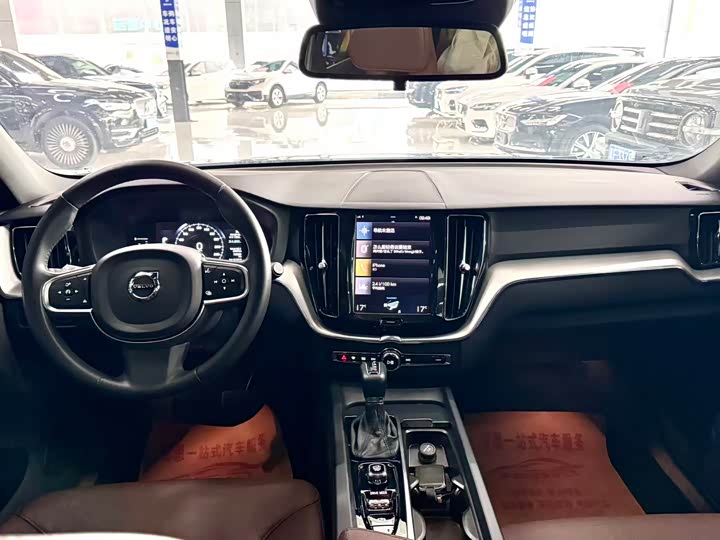 Volvo XC60 2021 T 5 4 WD — фото 6