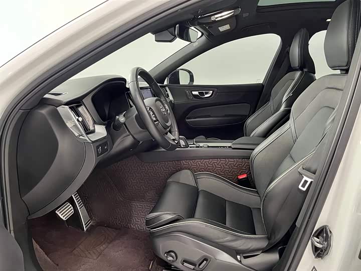 Volvo XC60 2022 B 5 4 WD — фото 4