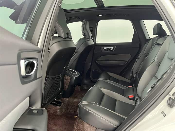 Volvo XC60 2022 B 5 4 WD — фото 6