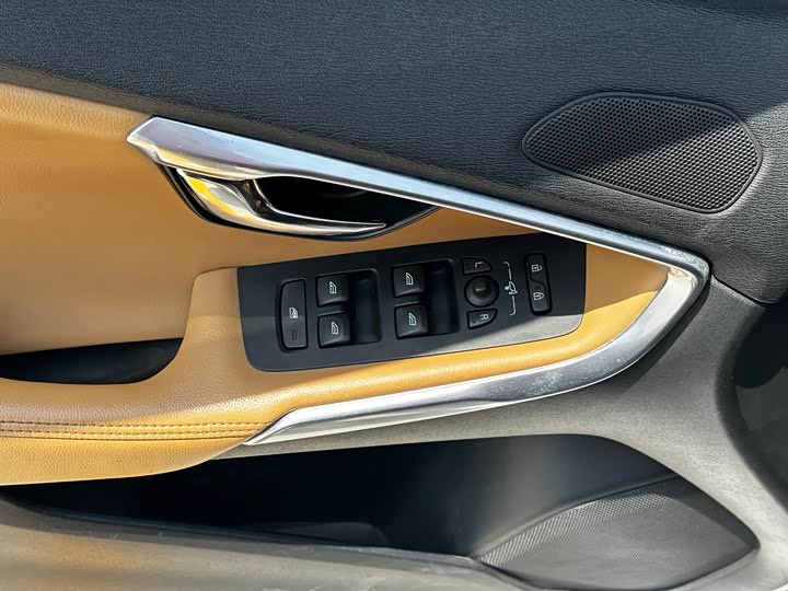 Volvo V40 2017 T 3 — фото 6