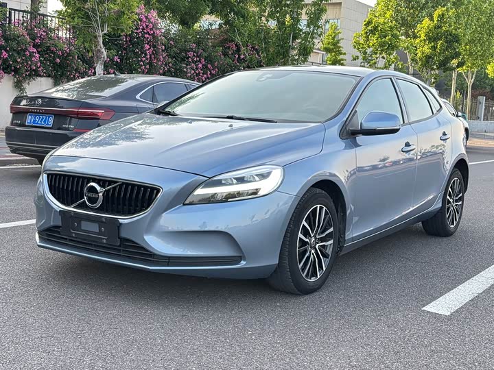 Volvo V 40 2019 T 3 — фото 1