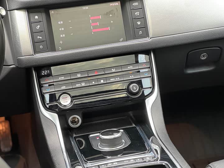Jaguar XFL 2018 XFL 2.0 T 200 PS — фото 15
