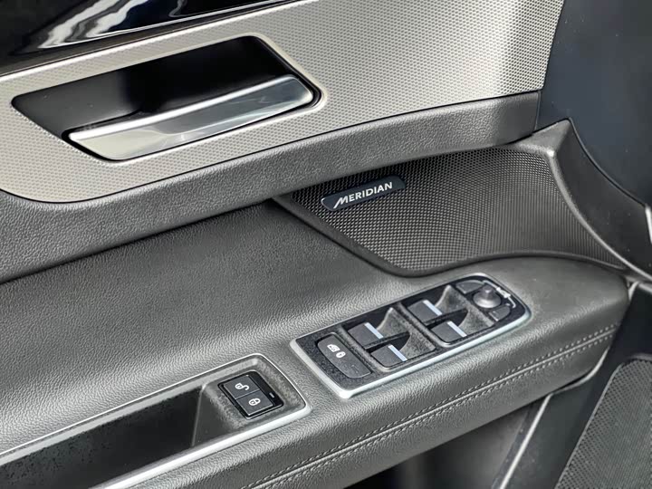Jaguar XFL 2018 XFL 2.0 T 200 PS — фото 11