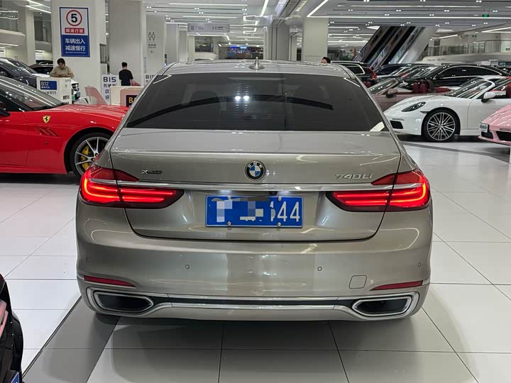 BMW 7 Series 740Li продвинутая — фото 9