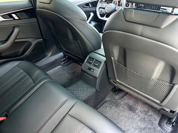 Audi A4L 2025 200 40 TFSI — фото 11