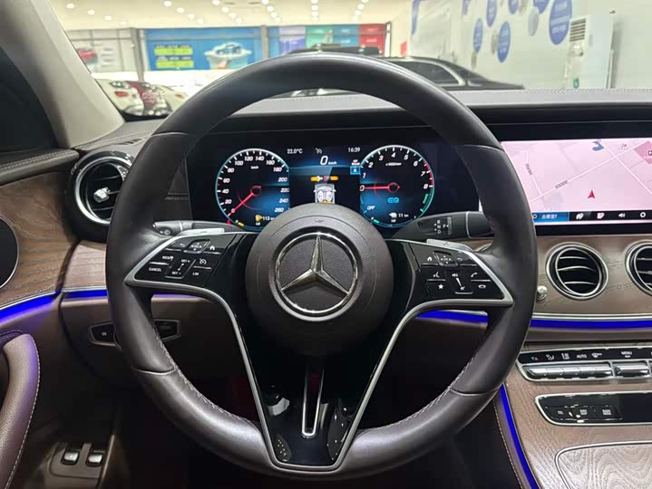 Mercedes-Benz E-Class 2022 E 350 e L — фото 8