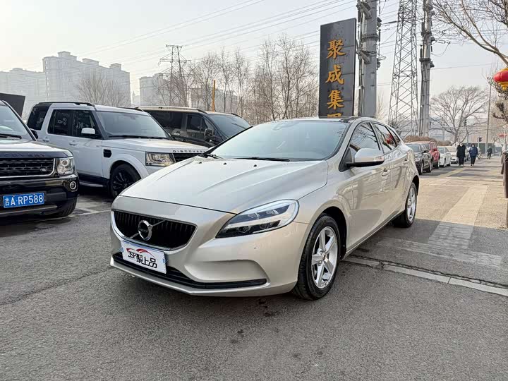 Volvo V40 2017 T 3 — фото 1