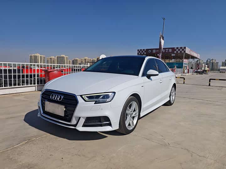 Audi A3 2019 Limousine 35 TFSI V — фото 1