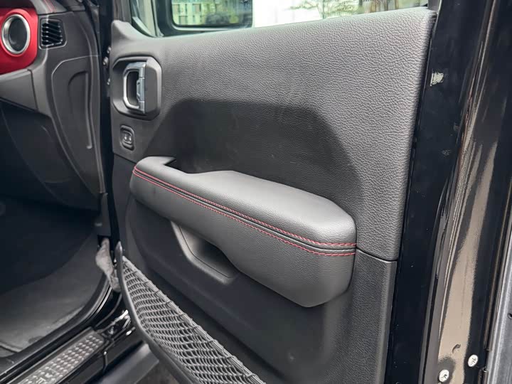 Jeep Wrangler — фото 18