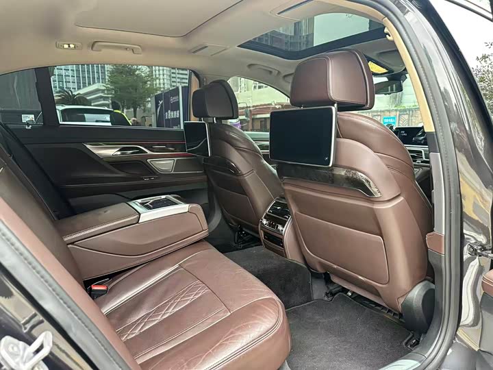 BMW 7 Series 740Li продвинутая — фото 7