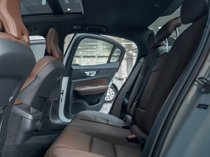 Volvo S60 2022 B 4 — фото 14