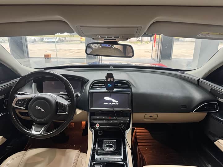 Jaguar XEL 2018 2.0 T 200 PS — фото 6