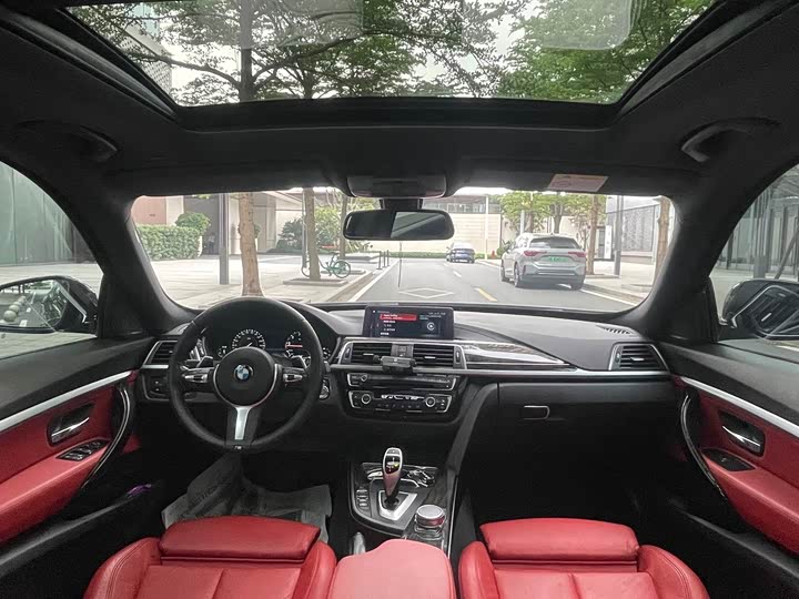 BMW 3-Series 2019 330i x Drive M — фото 12