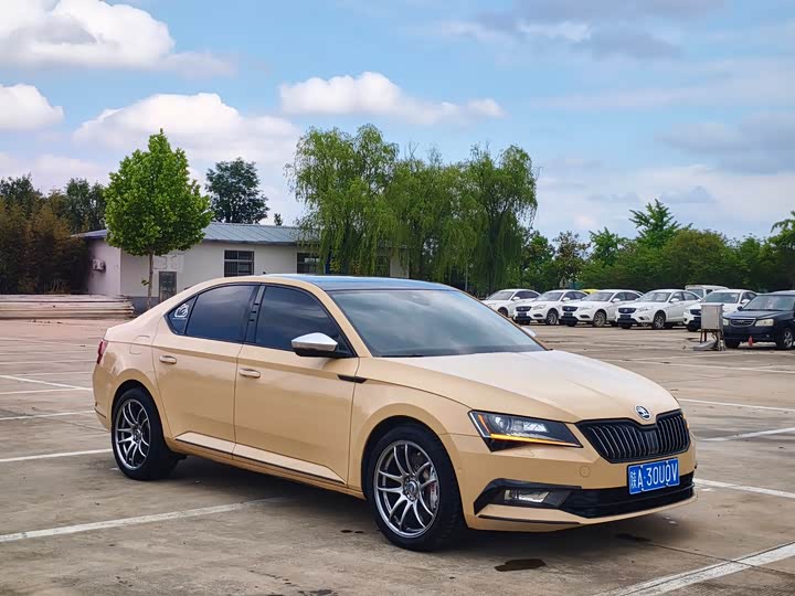 Skoda Superb — фото 3