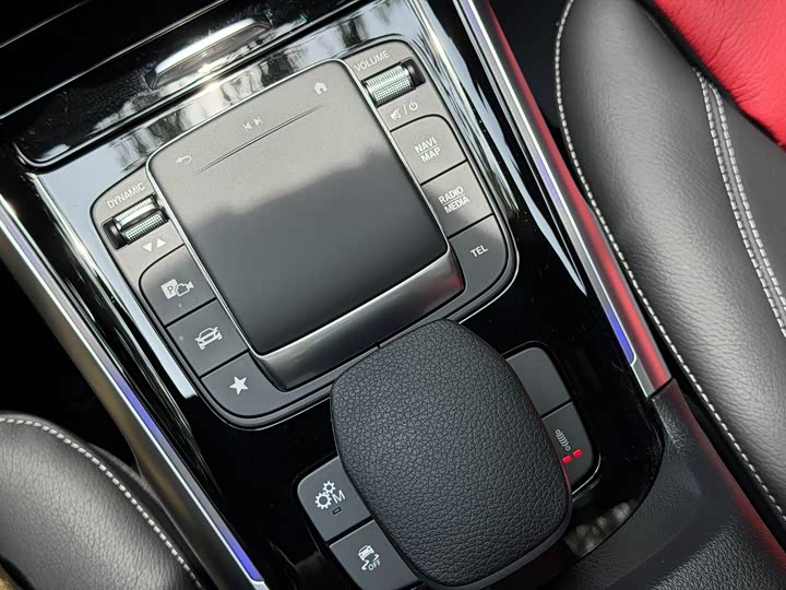Mercedes-Benz GLB 2023 AMG GLB 35 4 MATIC — фото 9