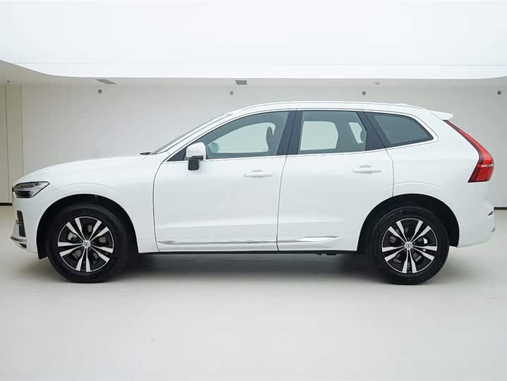Volvo XC60 2025 B 5 4 WD — фото 3