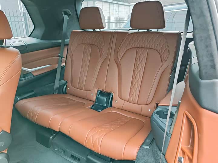 BMW X7 2020 x Drive 40i — фото 11