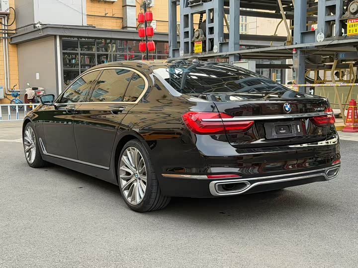 BMW 7 Series 740Li продвинутая — фото 7